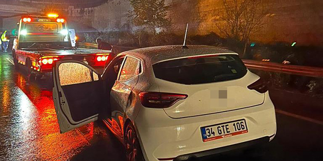 Ters yönde ilerleyen otomobil tırla çarpıştı: 1 ölü, 3 yaralı