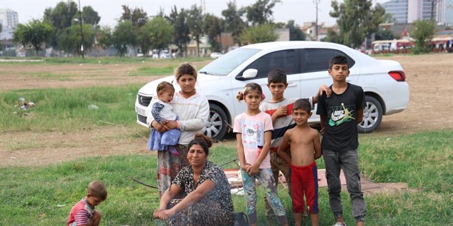 Ev kirasını ödeyemeyen çift 8 çocukları ile sokakta kaldı