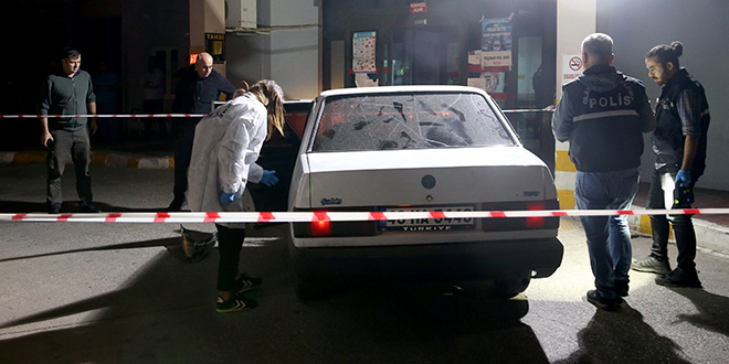 Otomobiliyle seyir halindeyken tabancayla vurulan kadın yaralandı