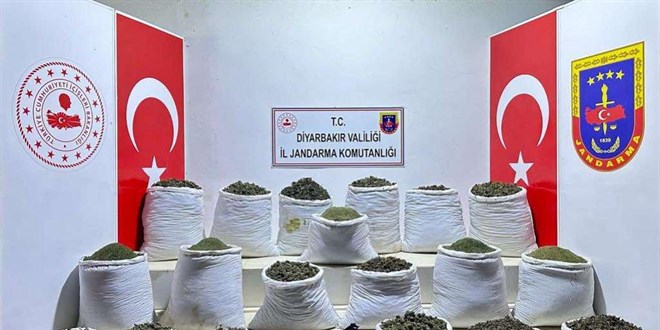 Diyarbakr'da 914 kilo uyuturucu ele geirildi: 2 gzalt