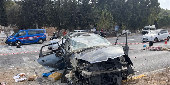 Yolcu otobüsüyle otomobil çarpıştı, 1 kişi öldü, 3 kişi yaralandı