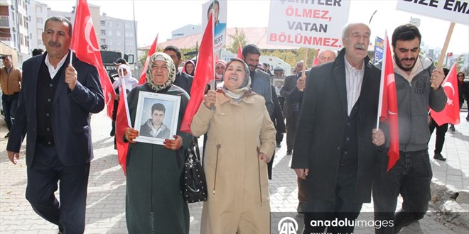 Vanlı aileler HDP İl Başkanlığı önündeki eylemlerini sürdürdü