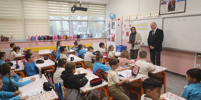 İlkokul öğrencisi 'belediye başkanını okula getirme' sözünü tuttu