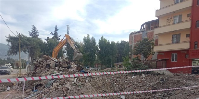 Depremin 276. gününde aynı enkazdan ikinci ceset çıktı