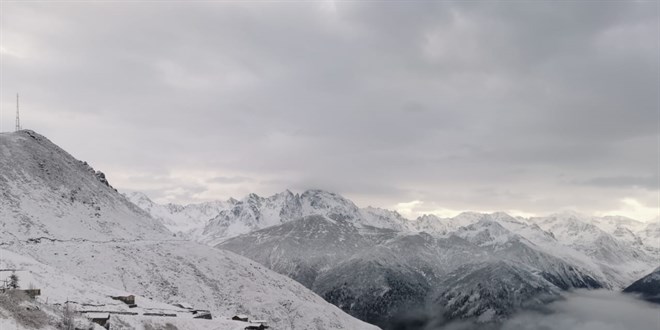 Rize'nin yüksek kesimleri beyaza büründü