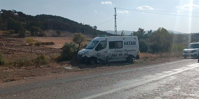 Annesinin cenazesinin bulunduğu cenaze aracını kaçırdı