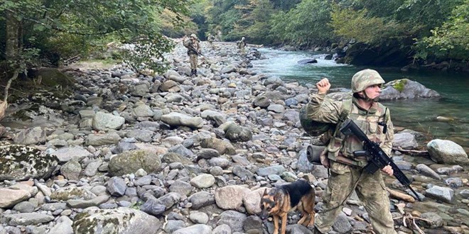 Yunanistan sınırında 2'si FETÖ üyesi 6 kişi yakalandı