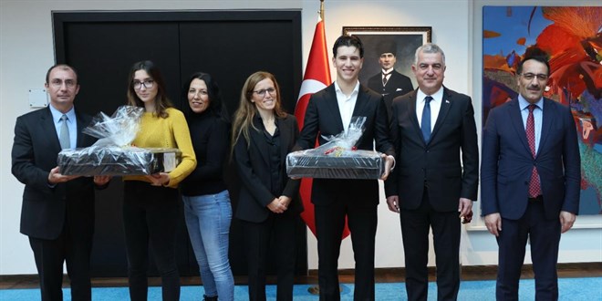 Berlin'de başarılı Türk öğrencilere ödül