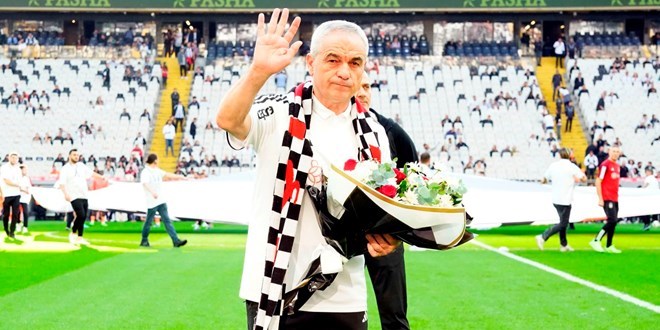 Dolmabahçe'de Rıza Çalımbay'a sevgi gösterisi