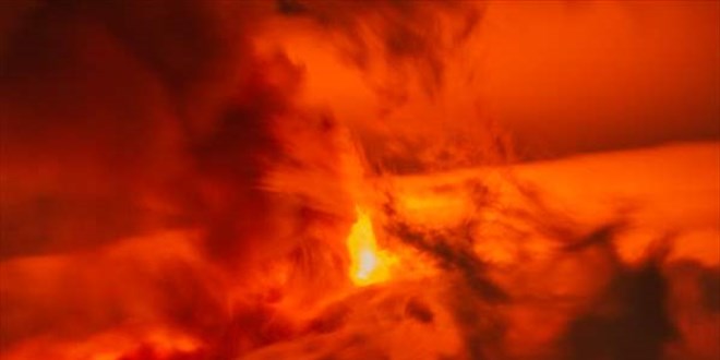 İtalya'da Etna Yanardağı yeniden faaliyete geçti