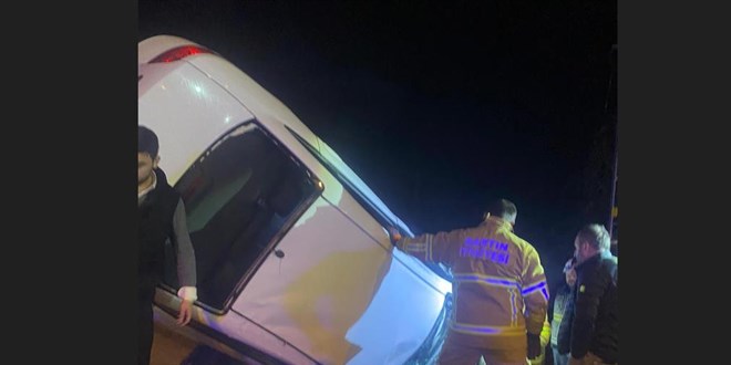 Bartın'da devrilen otomobildeki 1 kişi öldü, 1 kişi yaralandı