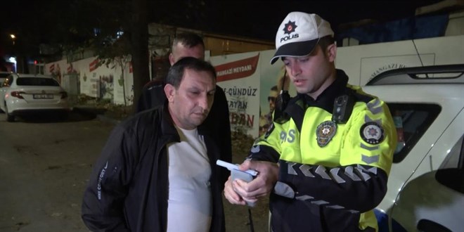 Alkollü yakalandı, polis ekiplerine iş öğretmeye kalktı