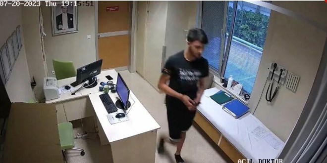 Hasta gibi davranıp doktorların şifresini izleyerek öğrenmişler