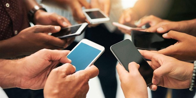 Öğrencilere cep telefonu, bilgisayar ve internette 9 soruda merak edilenler