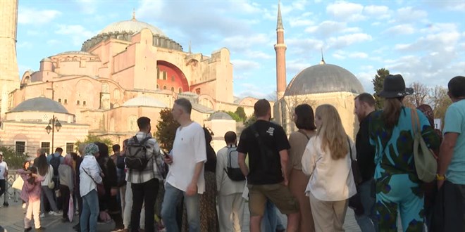 Ayasofya Camiine girişlerin ayrılacak olması vatandaşı sevindirdi