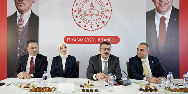 Bakan Tekin, İstanbul'da azınlık okulları temsilcileriyle buluştu