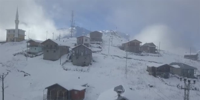 Trabzon ve Rize'de kar nedeniyle 14 yerleşim yerine ulaşım sağlanamıyor