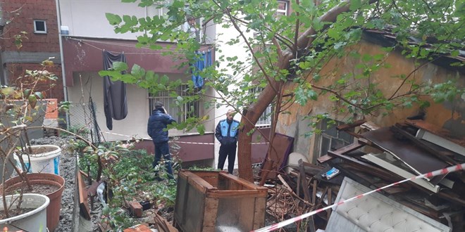 Sağanak sonucu Kağıthane'de istinat duvarı çöktü