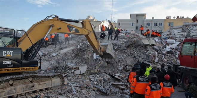Depremde 72 kişinin hayatını kaybettiği İsias Oteli'nde fazladan kat çıkılmış