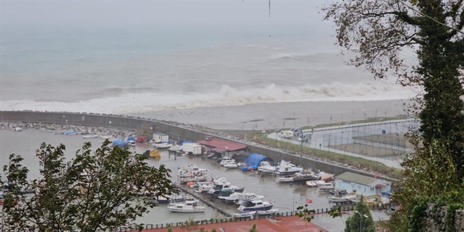 Zonguldak'ta irtibat kopan gemiye ulaşılmaya çalışılıyor