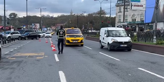 stanbul'da taksi srclerine ynelik denetim yapld