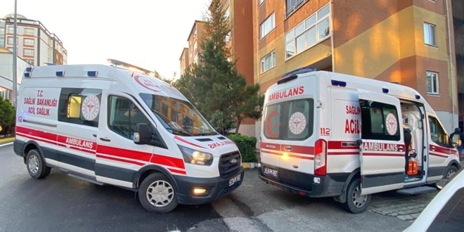 Karısını öldüren, oğlunu da ağır yaralayan kişi intihar etti