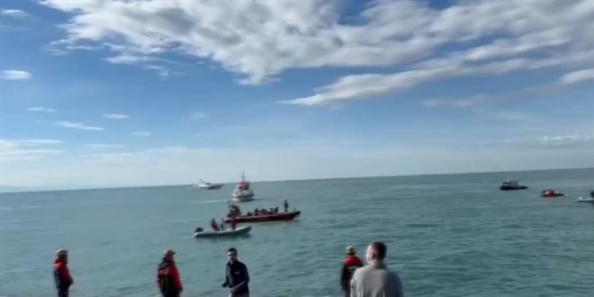 Zonguldak'ta batan geminin personelini arama çalışmaları sürüyor