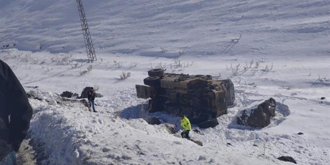 Van'da askeri araç devrildi: 6 yaralı