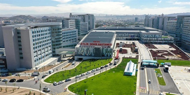 Ayağında varis çorabı unutulan hastanın başparmağı kesildi