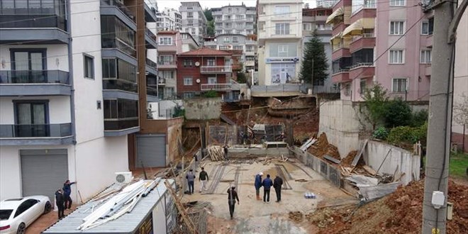 Kocaeli'de istinat duvarındaki çökme nedeniyle 4 bina tedbiren boşaltıldı