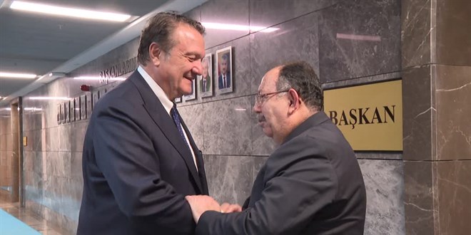 Beşiktaş Kulübü Başkan Adayı Hasan Arat, YSK Başkanı Yener'i ziyaret etti