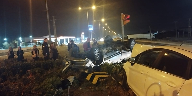 İki otomobilin çarpıştığı kazada 1 kişi öldü, 2 kişi yaralandı