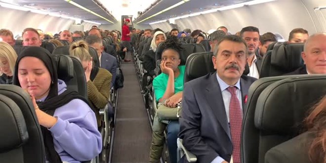 Bakan Tekin ve 81 il temsilcisi öğretmen, 30 bin fitte 'Öğretmenler Günü'nü kutladı