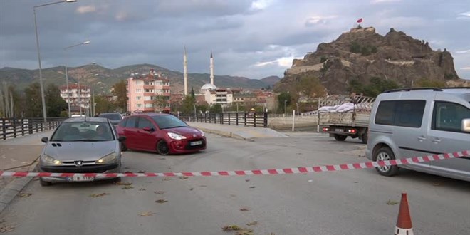 Çorum'da bir vatandaşın mahkeme kararıyla ulaşıma kapattığı yol tekrar açıldı