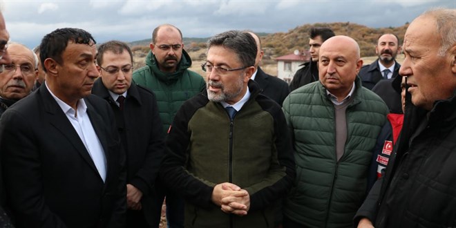 Bakan Yumaklı 53 yapının yandığı Yağcılar köyünü ziyaret etti
