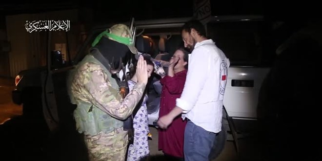 Hamas'ın serbest bıraktığı esirlerin insanca muamele gördüklerini söyledikleri ifade edildi