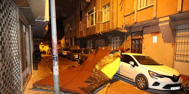 İstanbul'da lodos ve sağanak etkili oluyor