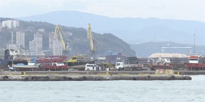 Zonguldak'ta batan geminin kayıp 7 personelini arama çalışmaları sürüyor