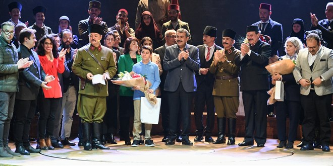 Bakan Tekin, milli mücadeleyi anlatan tiyatro oyununun gala gösterimine katıldı