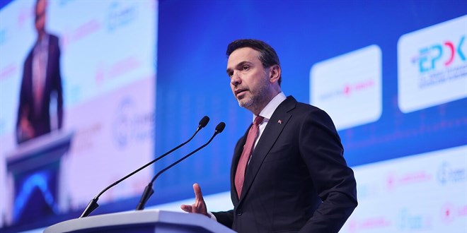 Bakan Bayraktar: Dağıtım hatlarındaki arızalara müdahale edilmektedir