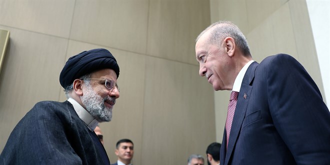 Cumhurbaşkanı Erdoğan İran Cumhurbaşkanı Reisi ile görüştü