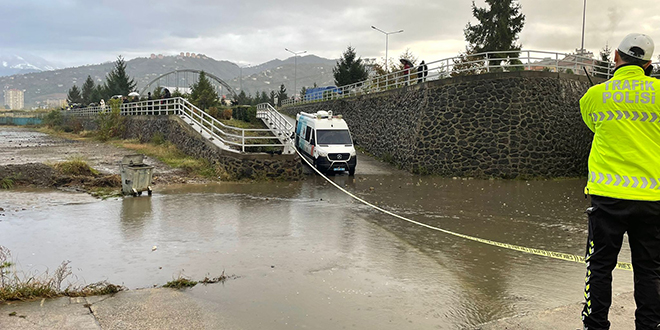 Dalgalara kapılan 2 kişi kaybolmuştu: Valilik açıklama yaptı