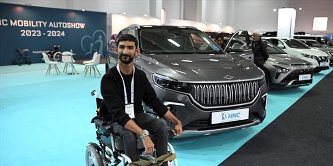Engelliler özel aparatlarla 'engelsiz' Togg deneyimi imkanına kavuşuyor