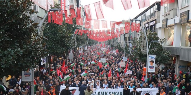 Sakarya'da insan seli: Hep bir ağızdan İsrail'i kınadılar