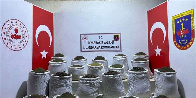 Diyarbakır'da 1 ton 148 kilogram esrar ve 606 kök Hint keneviri ele geçirildi