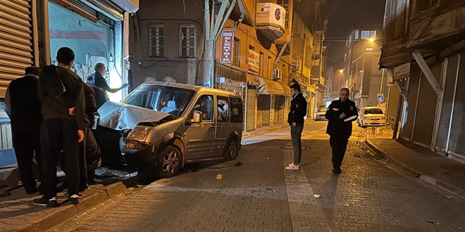 Adana'da aracnda silahl saldrya urayan kii ld