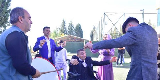 Şanlıurfa'da engelli çift dünyaevine girdi