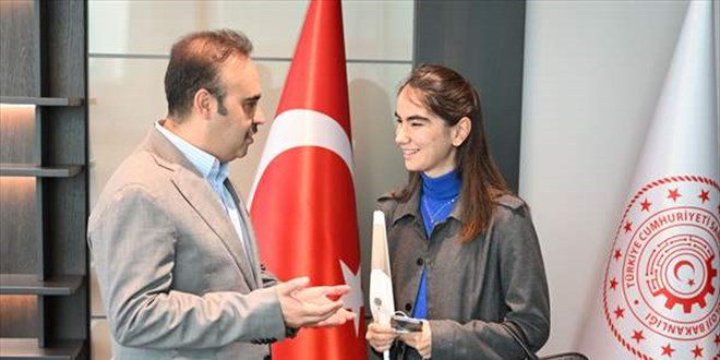 Görme engelli genç girişimci Zülal Tannur, geliştirdiği teknolojiyle Togg'un gözleri oldu