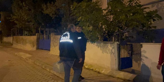 8 yaşındaki çocuk annesini vurdu