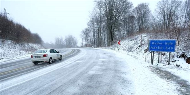 Kırklareli'nin yüksek kesimlerinde kar başladı
